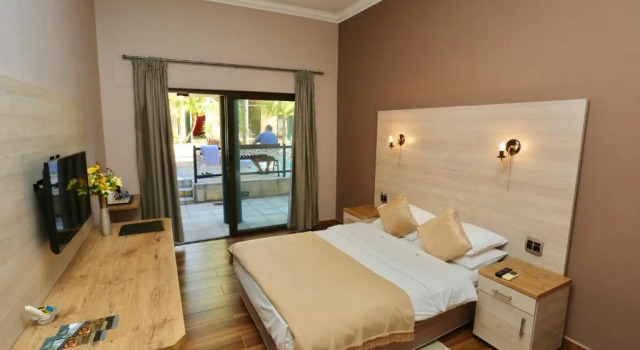 Standardní Dvoulůžkový s manželskou postelí pokoj a výhledem na bazén Minen Hotel