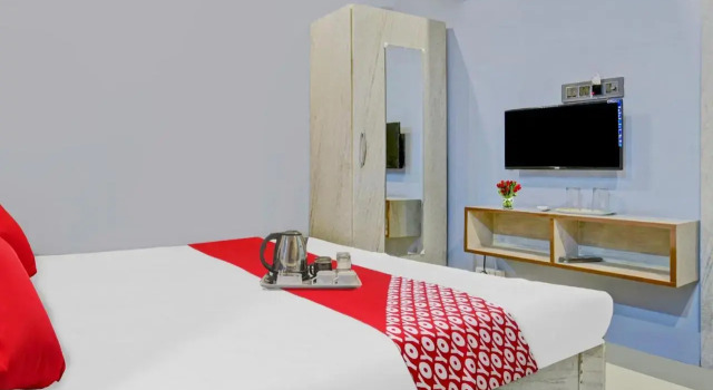 Oyo Flagship 700151 Clouds Inn, Book Hotel Sakchi 