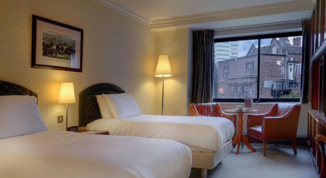 Четырёхместный номер Standard Best Western Plough and Harrow Hotel