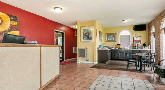 Econo Lodge Jonesboro, Забронировать Отель Джонсборо Арканзас, рядом с Arkansas Continued Care Hospital