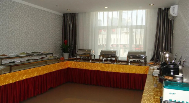 Xintai Hotel Coach Station Branch, Rezerwuj Hotel Hotele w Chifeng z parkingiem, Parking