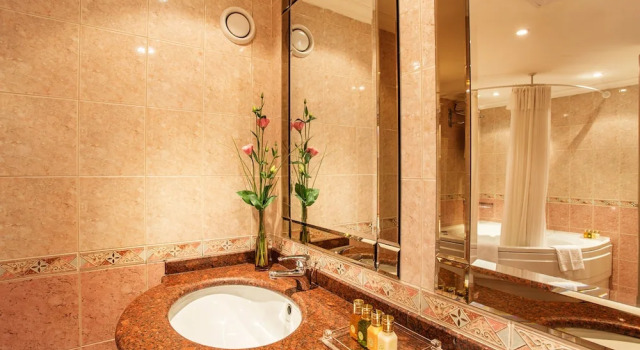 Двухместный люкс Ramada by Wyndham Sofia City Center