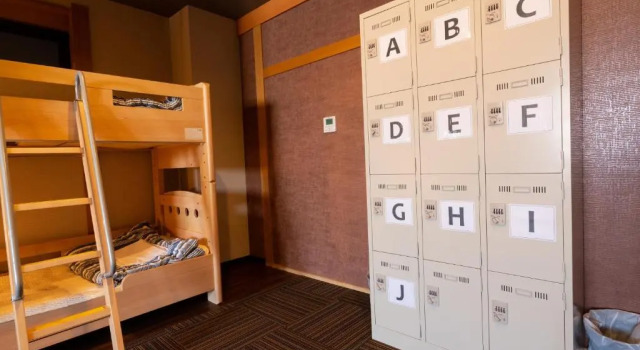Кровать в общем номере Guest House Ouka