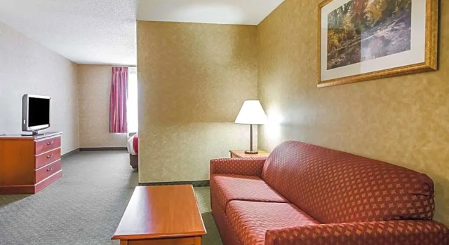 Люкс c 1 комнатой Quality Inn & Suites near Owensboro & Holiday World GOLD AWARD WINNER