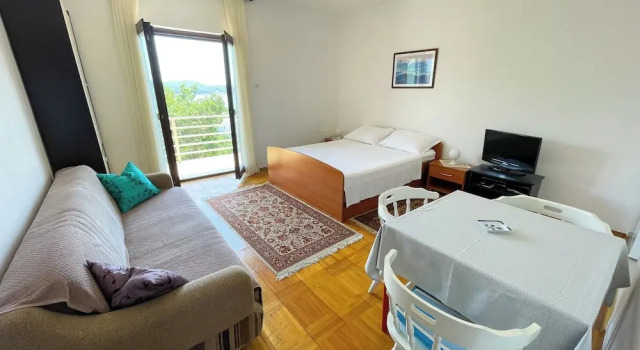Studio apartment Šarić 2, Забронировать Апартаменты/квартира Отели Приморско-Горанской жупания с парковкой, Парковка