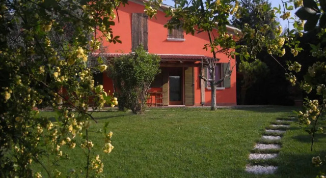 Breda, Prenota Hotel Cavriana Lombardia