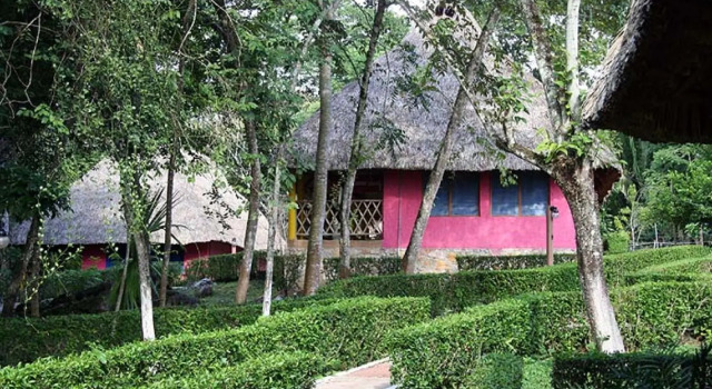 Escudo Jaguar, Reserva ahora Hotel Frontera Corozal México