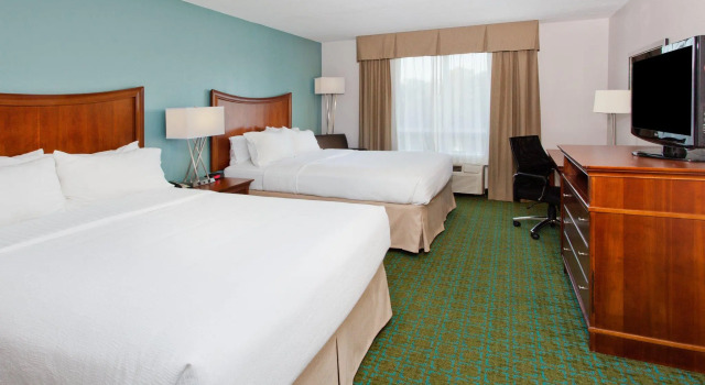 Четырёхместный номер Standard DoubleTree by Hilton Brunswick
