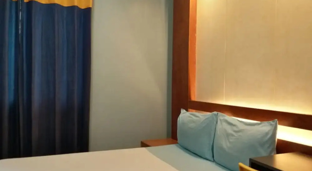 O podwyższonym standardzie pokój i balkonem Leesons Residences