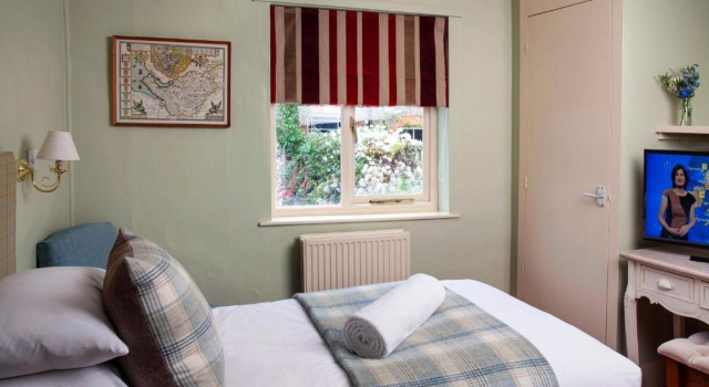 The White Hart Hotel, Rezervați Hotel Wells Mendip Hills