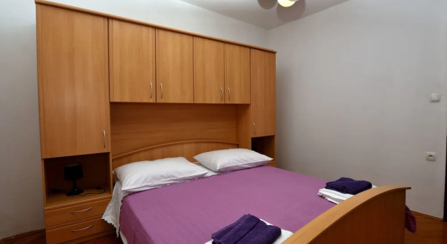 Apartments Crni Ante, Забронировать Апартаменты/квартира Апартаменты Примоштен, рядом с Пляж Мала Радуча, Апартаменты/квартира