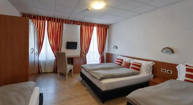 Camera quadrupla Standard con balcone Hotel Pejo
