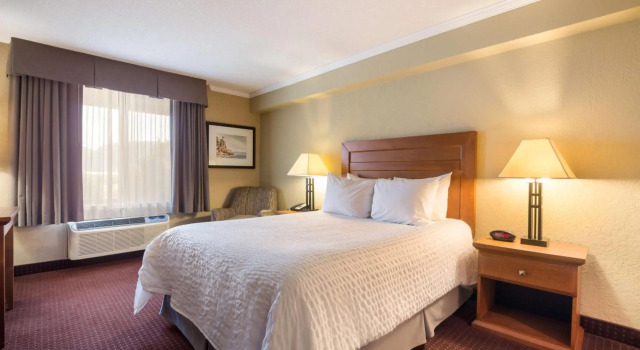 Best Western Plus Nor'Wester Hotel & Conference Centre, Rezervați Hotel Thunder Bay Ontario
