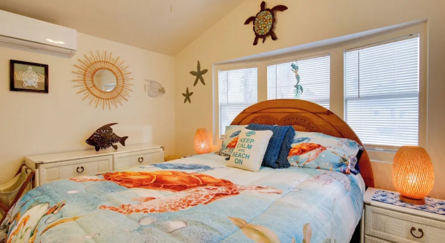 Furnished Deck: Waterfront Port Isabel Cottage!, Забронировать Дом для отпуска Порт-Изабель Rio Grande Valley