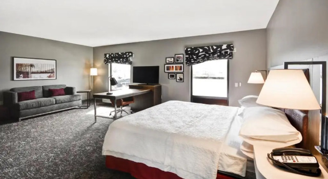 Люкс Hampton Inn & Suites Columbus-Easton Area