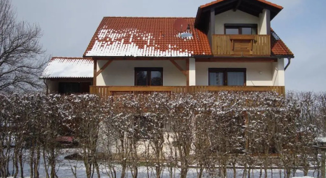 Ferienhaus Brütting, Varaa Hotelli Hotellit Baijeri pysäköinnillä, Pysäköinti