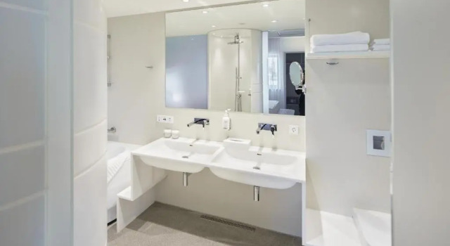 Двухместный люкс Holiday Inn Vilnius Center by IHG