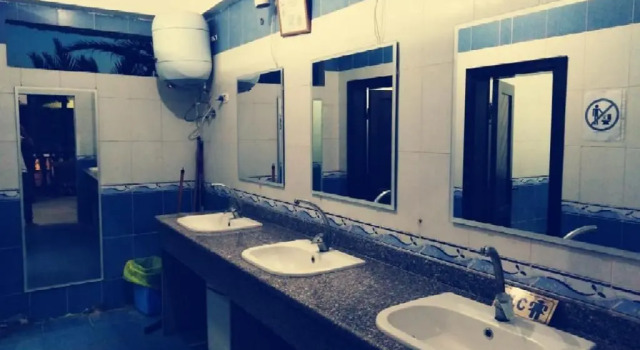 Кровать в общем номере Deep Blue Divers Hostel Dahab
