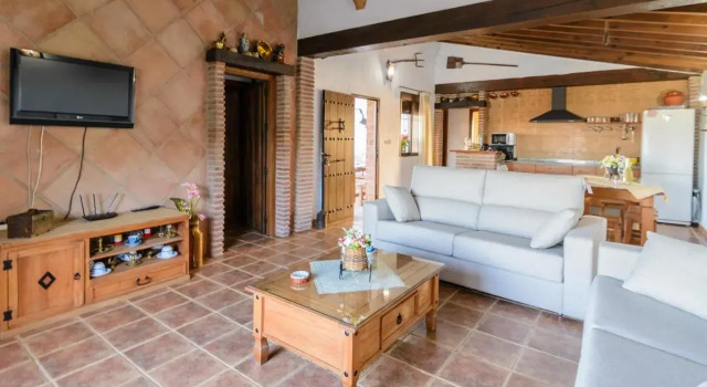 Cortijo La Envarra El Borge by Ruralidays, Varaa Hotelli Borge Axarquía