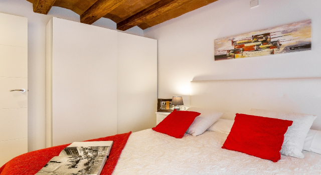 UD Apartments - Vintage Suite 1 (2BR) - MID TERM RENTALS, Забронировать Апартаменты/квартира Апартаменты Барселоны, рядом с Museu de Carrosses Fúnebres, Апартаменты/квартира