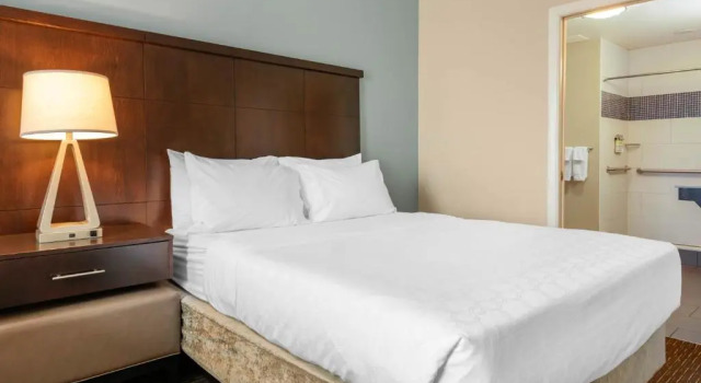 Люкс c 1 комнатой Staybridge Suites St. Petersburg FL by IHG