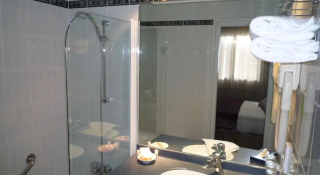 Трёхместный номер Comfort The Originals City, Hôtel Rey du Mont Sion, Saint-Julien-en-Genevois Sud