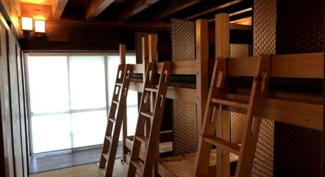 Кровать в общем номере Guesthouse Wasabi