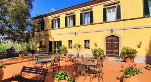 Fattoria La Palazzina, Book Villa Radicofani Val d'Orcia