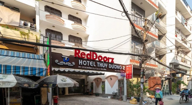 RedDoorz near Lotte Cinema Cong Hoa