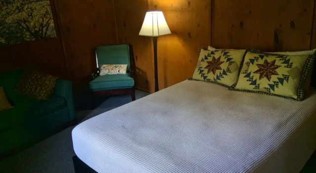 The Sugar Creek Retreat, Забронировать Отель Отели Northwest Arkansas с парковкой, Парковка