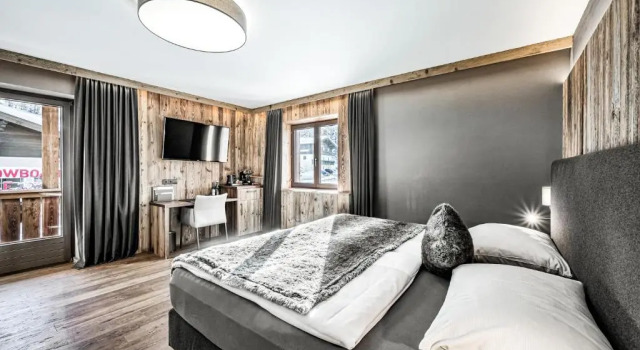 Люкс Classic ALMMONTE SENSUM SUITES - Funky Living Hotel