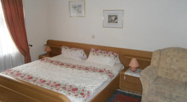 Hotel Deutsches Haus, Забронировать Отель Отели Weser Uplands 3 звезды, 3*