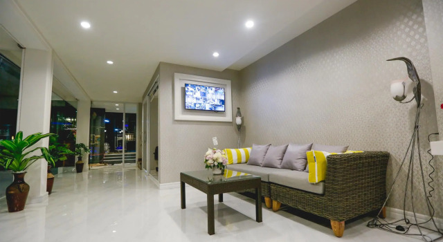 Hua Hin White Villa Hotel - SHA Certified, Забронировать Вилла Виллы Хуахин, рядом с Пляж Хуахин, Вилла