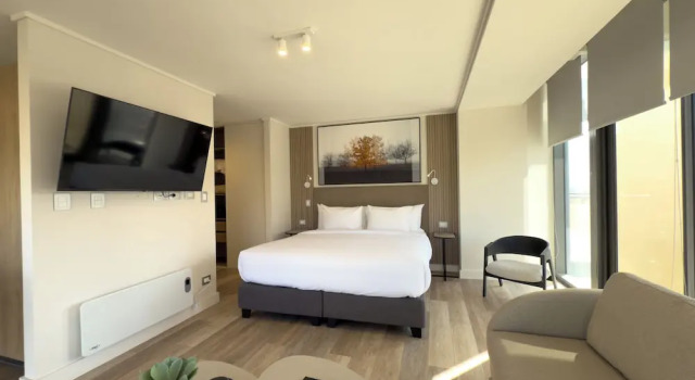 Двухместные апартаменты Superior с балконом и с видом на горы Spot Suites