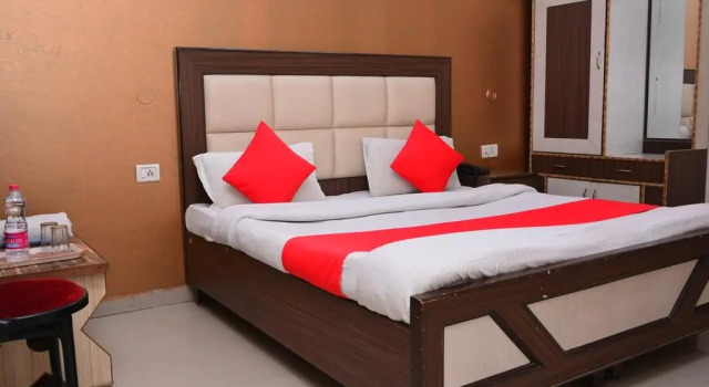 Room-hotel Mayank Plaza-near IGI Airport