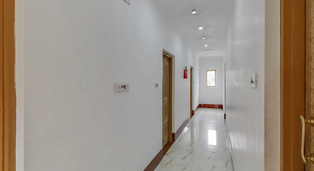 Vaccinated Staff- OYO 47280 Hotel Hameed
