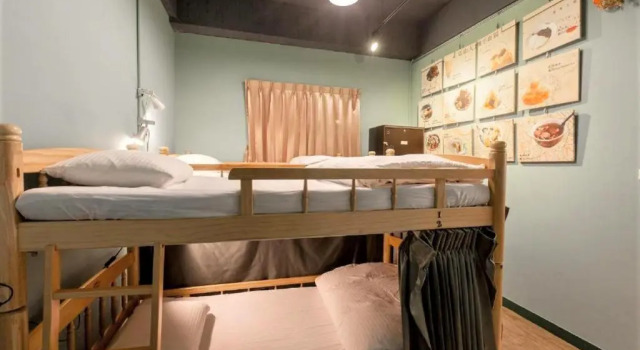 Кровать в общем номере (женский номер) DongNing Atlas Hotel