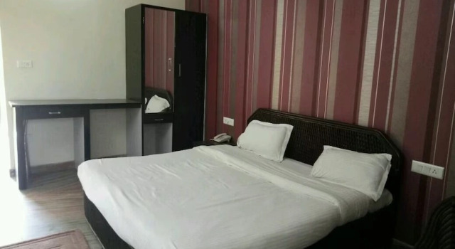 Corbett Amazon Crown, Rezervovat Hotel Nainital Uttarakhand