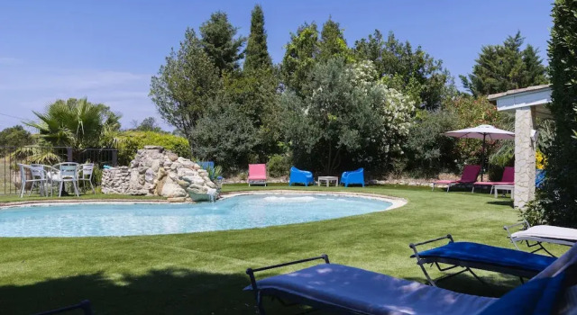 Gite Grand Luberon chez Manon en Luberon, Rezerwuj Hotel Hotele w Lagnes z parkingiem, Parking