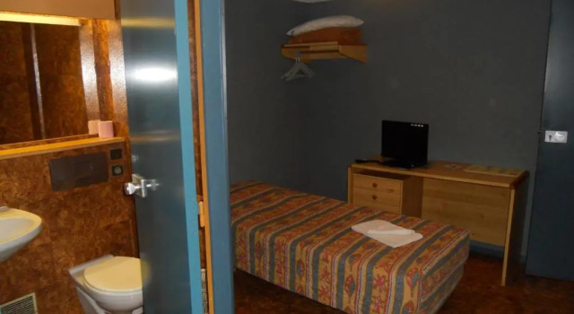 Трёхместный номер Standard Hôtel Le Pressoir - Auxerre Appoigny