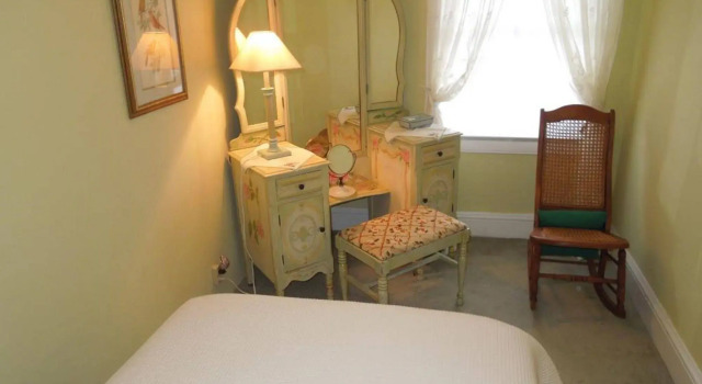 Victorian Bed & Breakfast, Book Bed and Breakfast Staten Island New York
