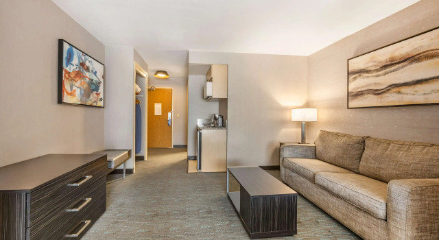 Четырёхместный люкс Best Western Plus North Las Vegas Inn & Suites