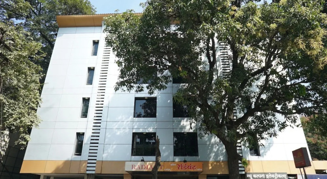 OYO 23430 Hotel Radiant, Забронировать Отель Отели Пуны с парковкой, рядом с Колледж Фергюссона, Парковка