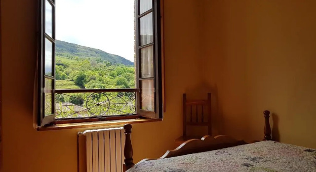 Apartamentos Rurales La Escuela, Prenota Appartamento Hotel a Asturie con parcheggio, Parcheggio