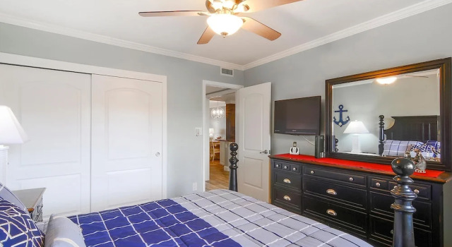Land's End 302 Building 10 Beautifully Updated/beachfront!