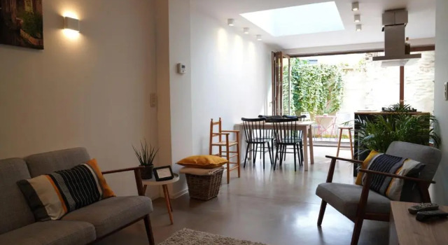 Well-situated and Comfortable Home, Забронировать Отель Stationsbuurt-Zuid Гент, рядом с Millions Quarter