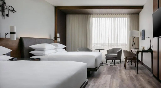 Четырёхместный номер Standard с видом на город Odessa Marriott Hotel & Conference Center