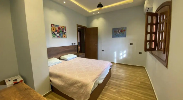 شاليه ارضى بجنيه مارينا ٥ تشطيب و فرش فندقي, Boek Hotel Hotels in North Coast met parkeren, Parkeren