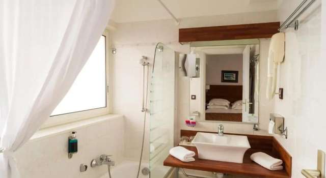 Одноместный номер Standard Mercure Saint Raphael Centre Plage