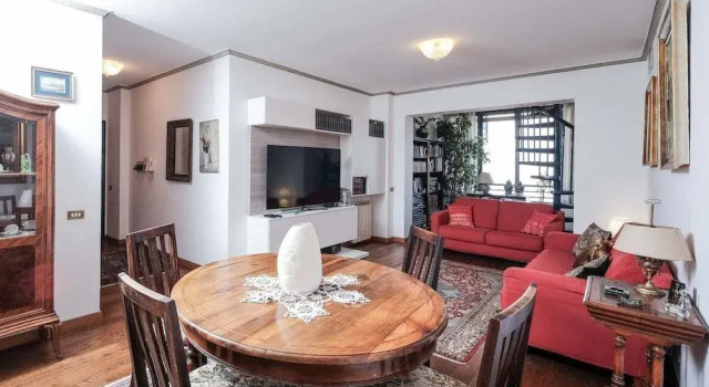 Large 3BR Eur Apartment